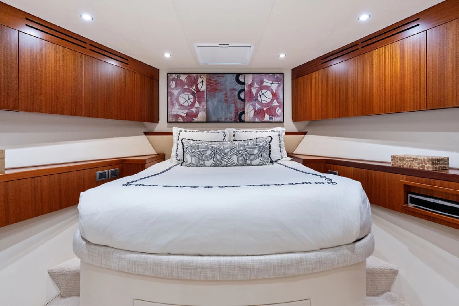 2013 Hatteras 80 Motor Yacht - Photo 22