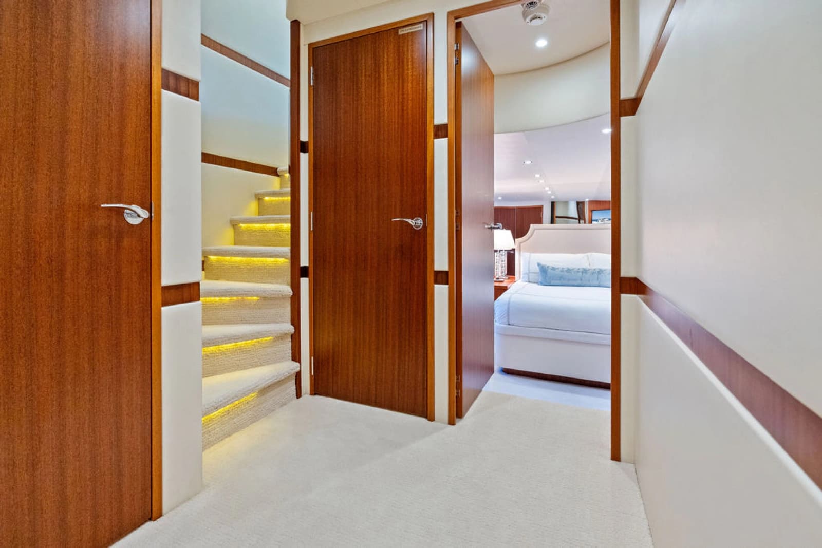 2013 Hatteras 80 Motor Yacht - Photo 17