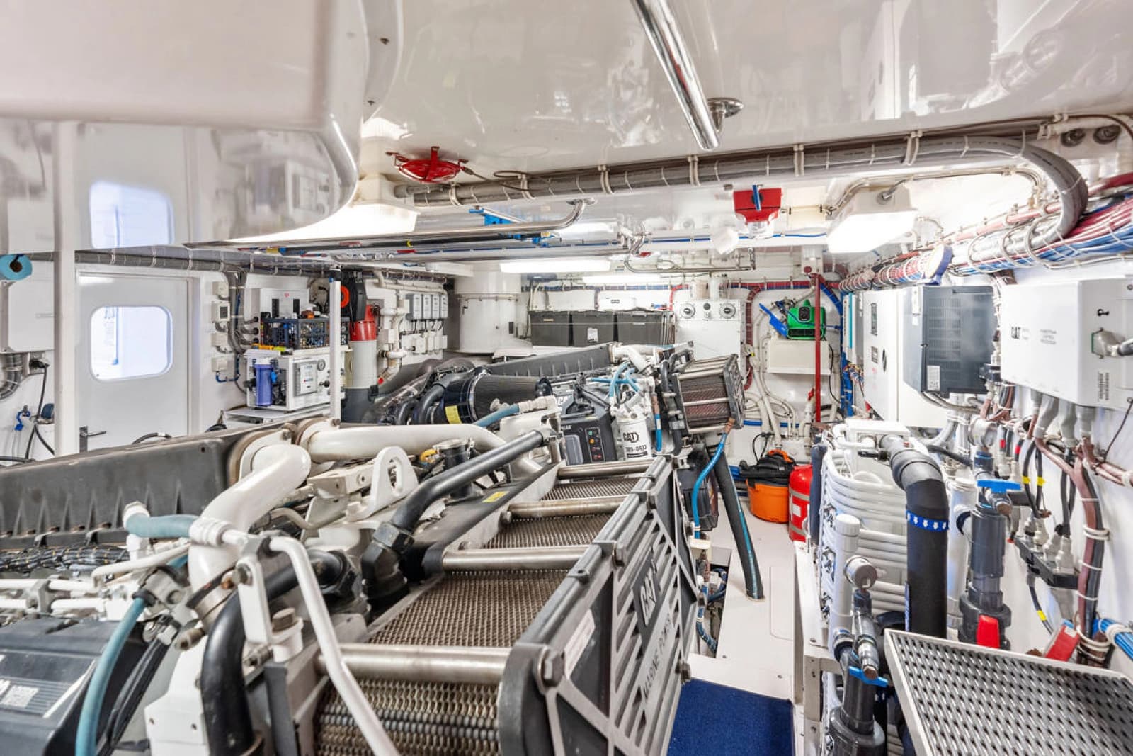 2013 Hatteras 80 Motor Yacht - Photo 34