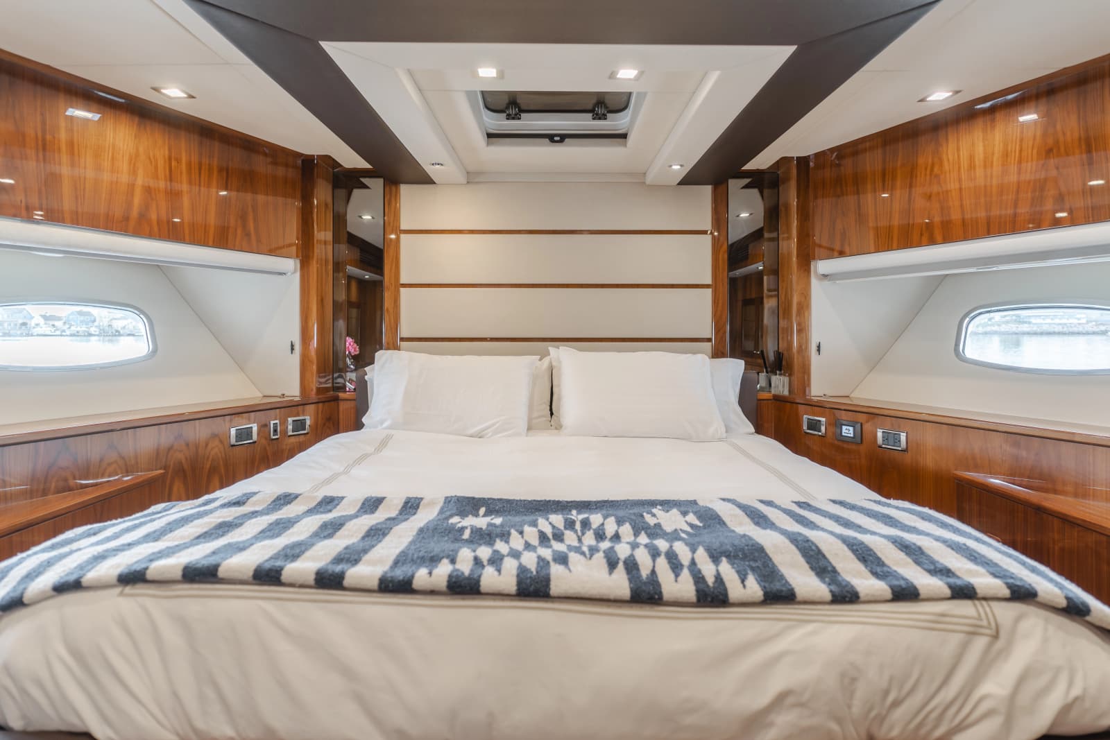 2011 Sunseeker 88 Yacht - Photo 70