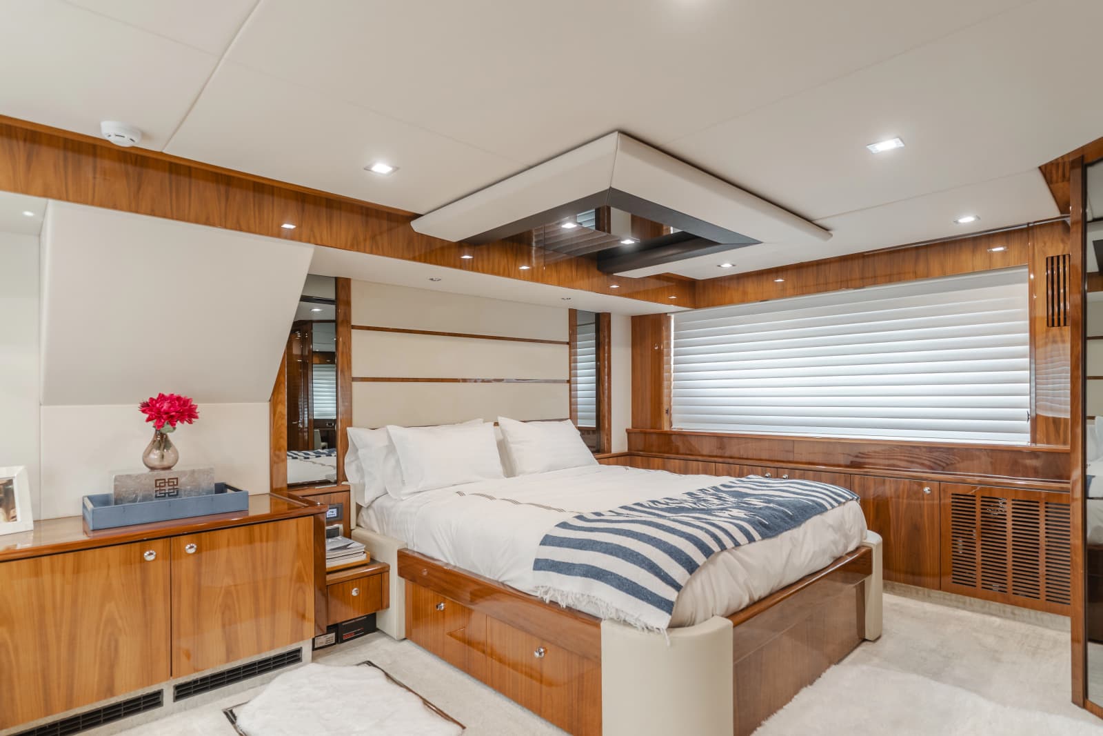 2011 Sunseeker 88 Yacht - Photo 64