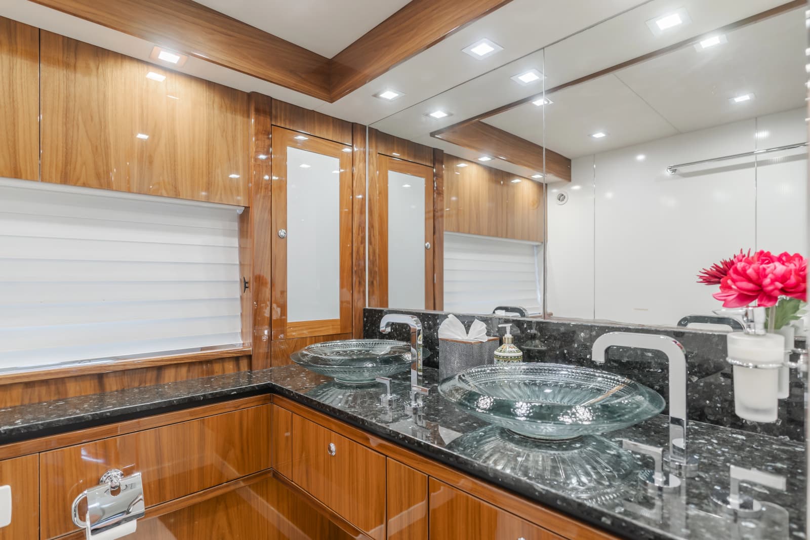 2011 Sunseeker 88 Yacht - Photo 78