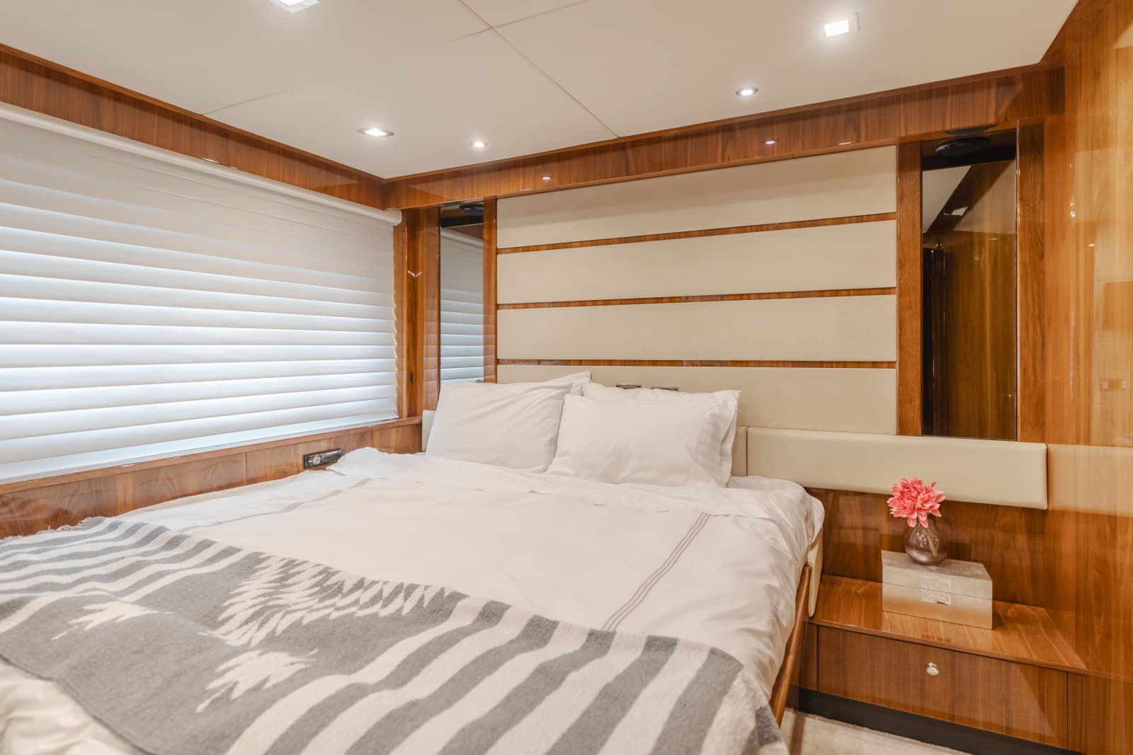 2011 Sunseeker 88 Yacht - Photo 80