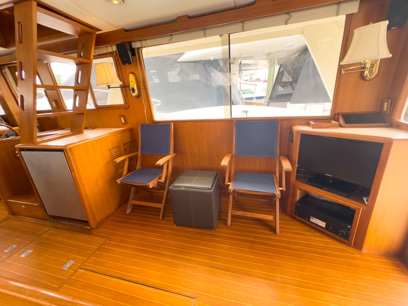 1997 Offshore Yachts Sedan - Photo 16