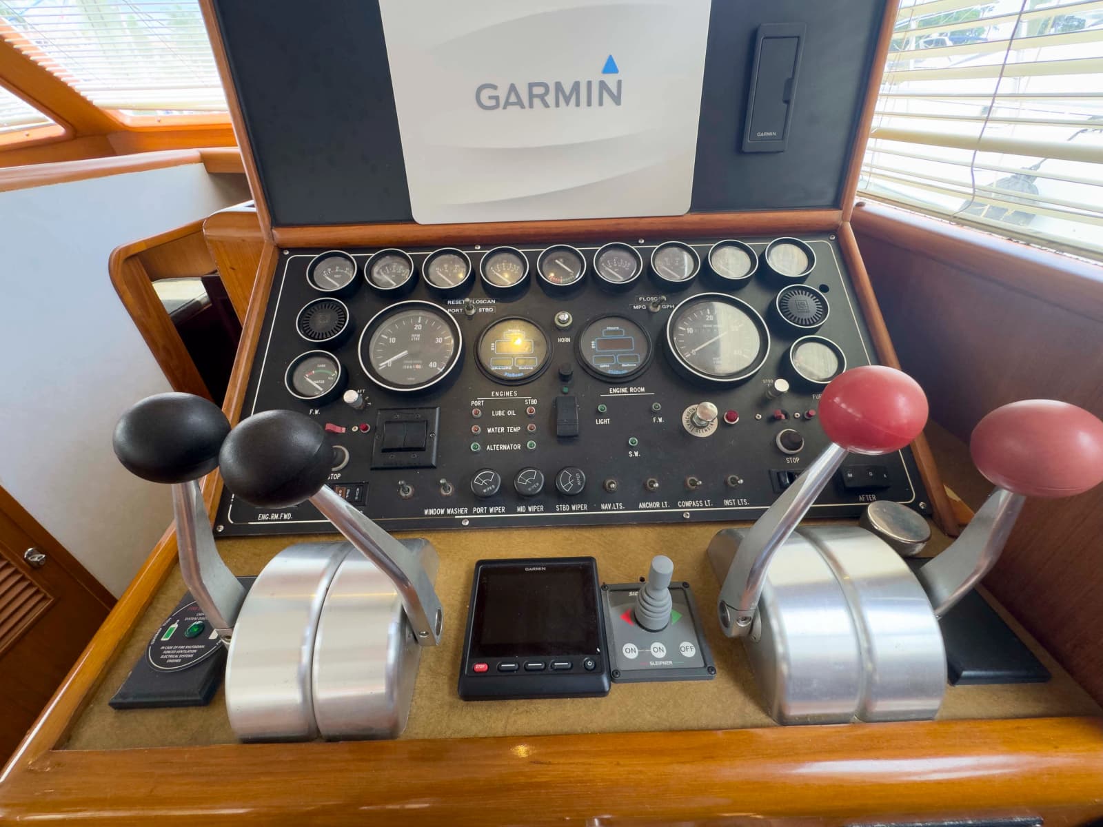 1997 Offshore Yachts Sedan - Photo 20