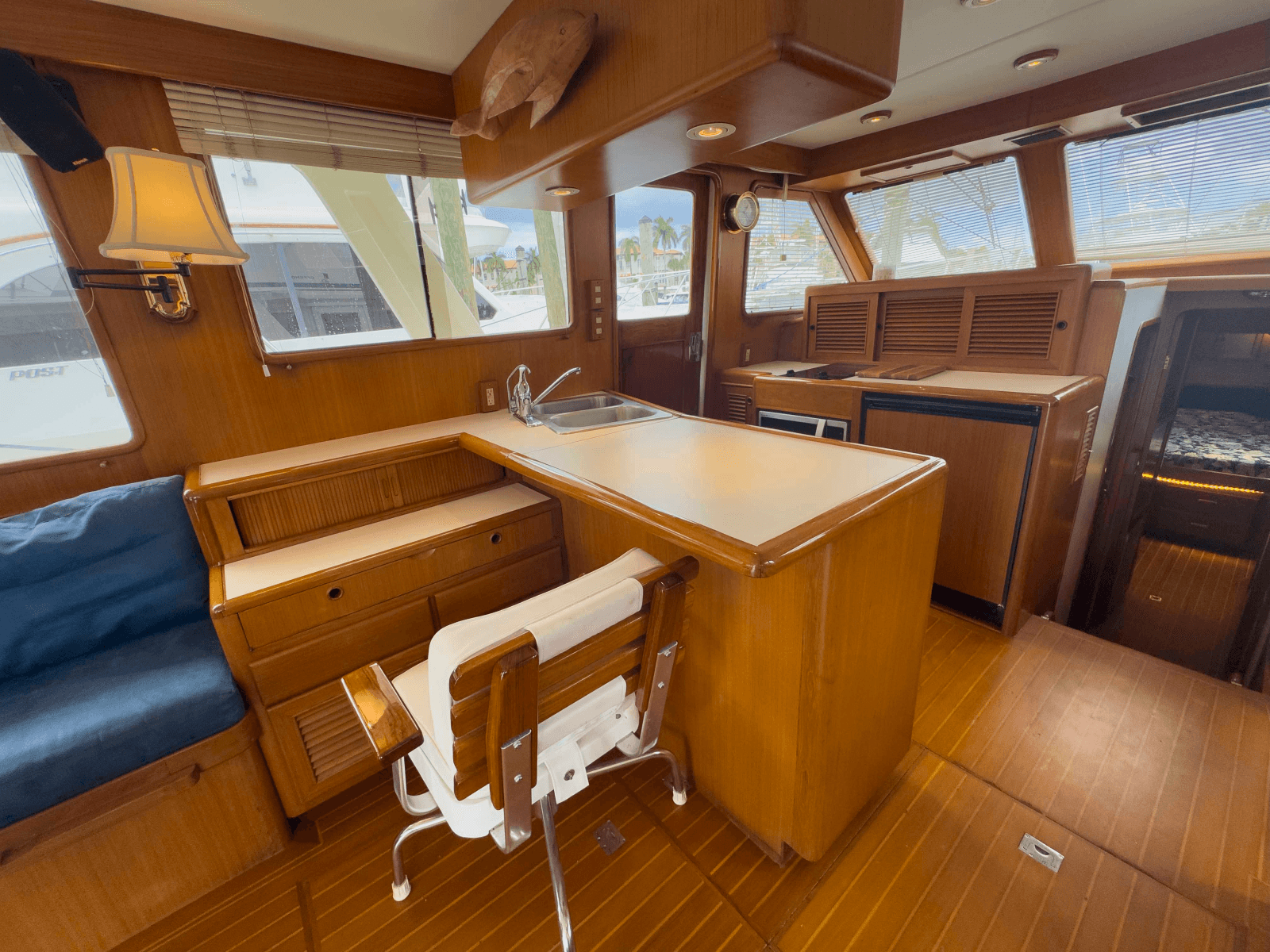 1997 Offshore Yachts Sedan - Photo 23