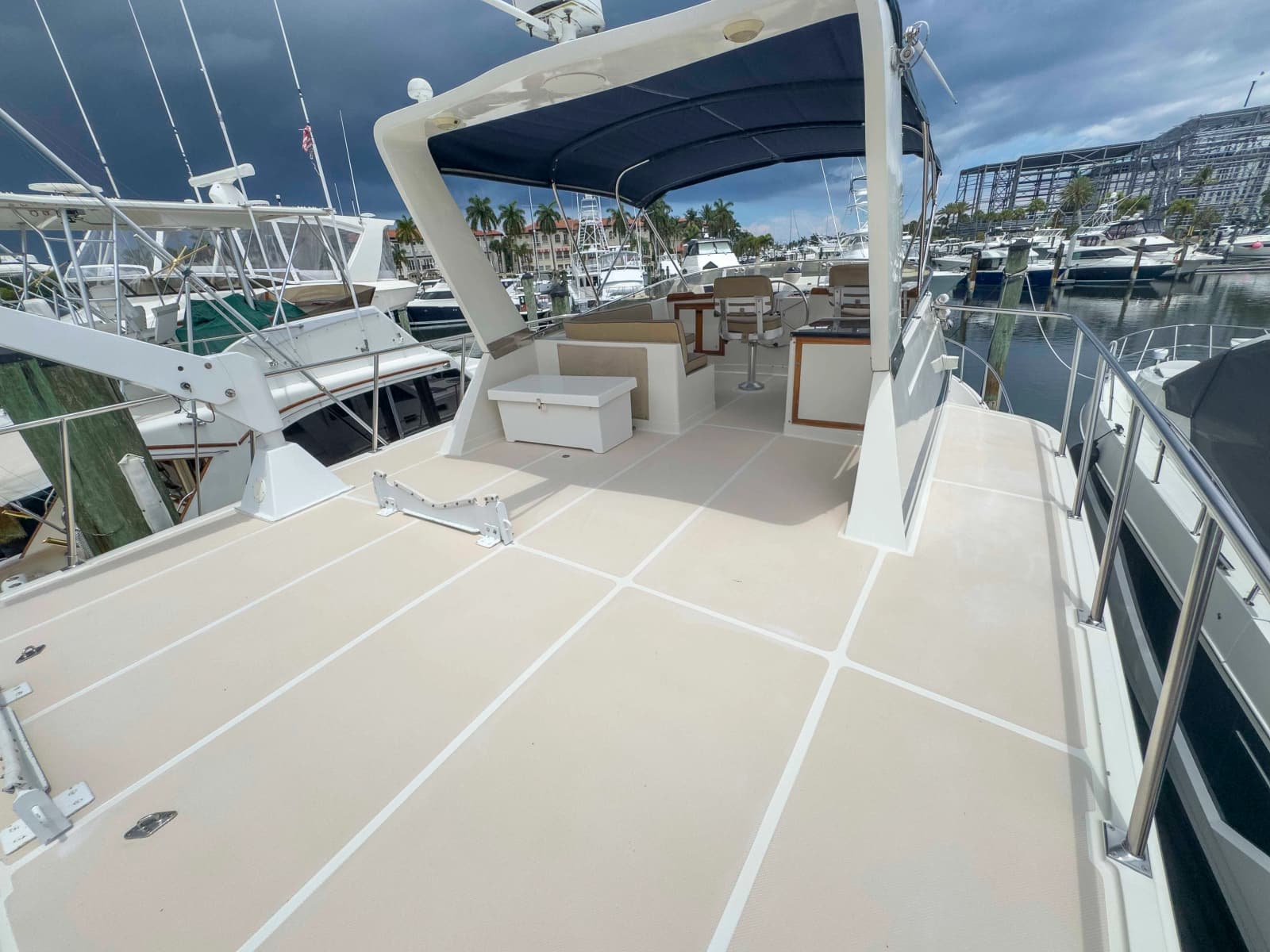 1997 Offshore Yachts Sedan - Photo 14