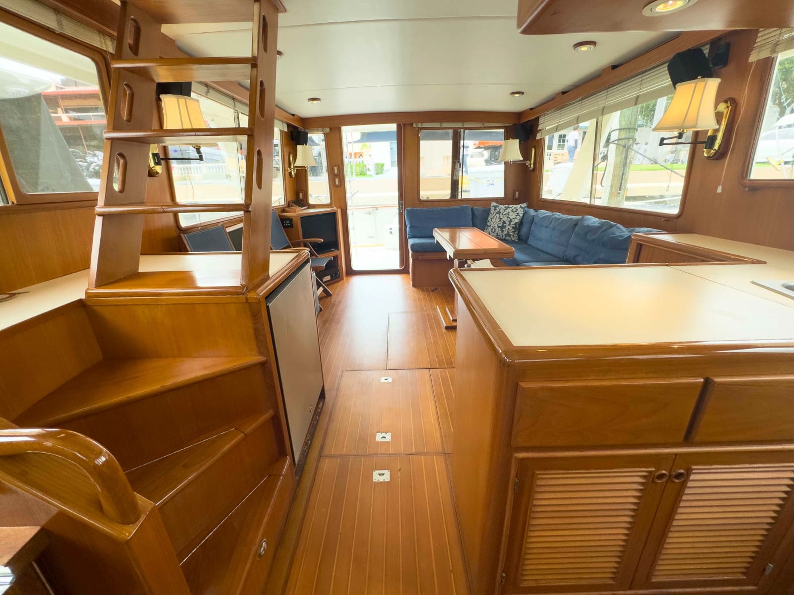1997 Offshore Yachts Sedan - Photo 18