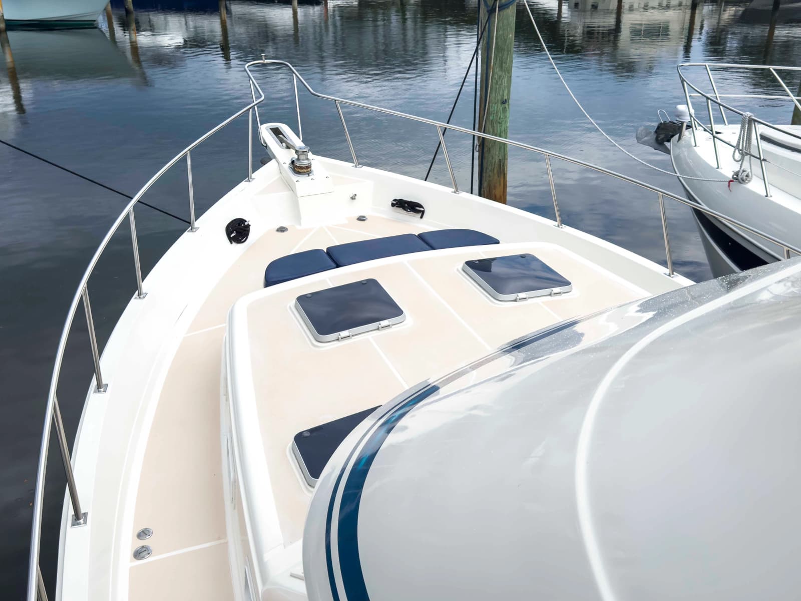 1997 Offshore Yachts Sedan - Photo 4