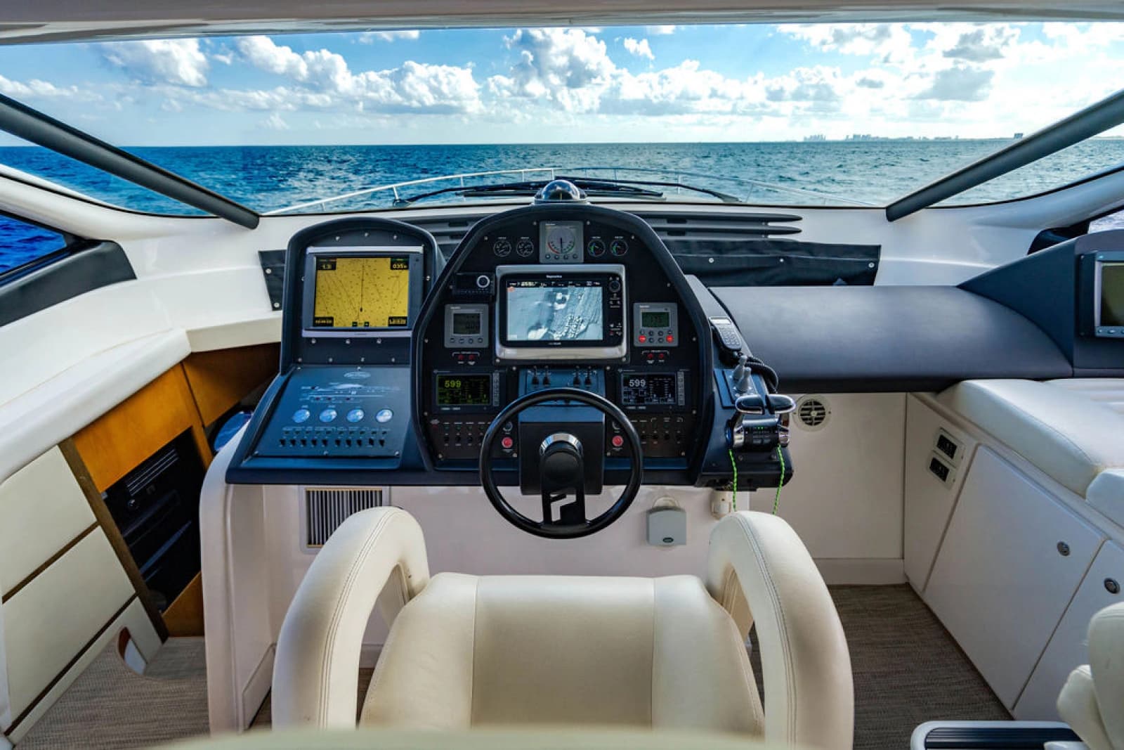 2006 Pershing 62 - Photo 17