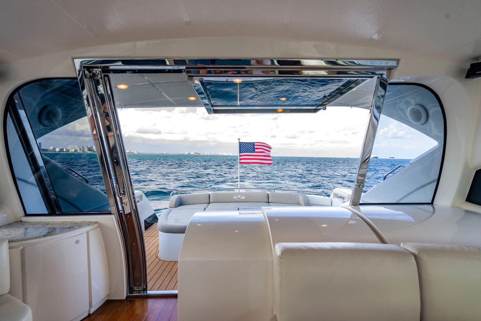 2006 Pershing 62 - Photo 12