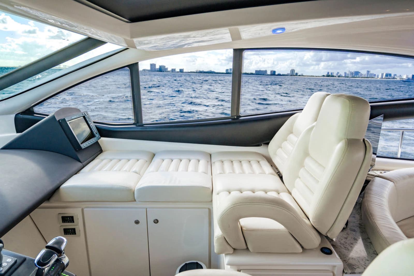 2006 Pershing 62 - Photo 18