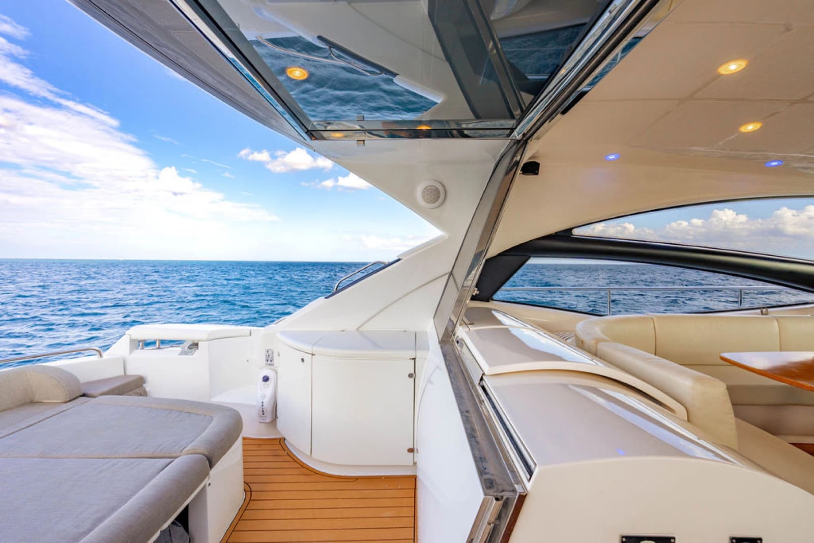 2006 Pershing 62 - Photo 11