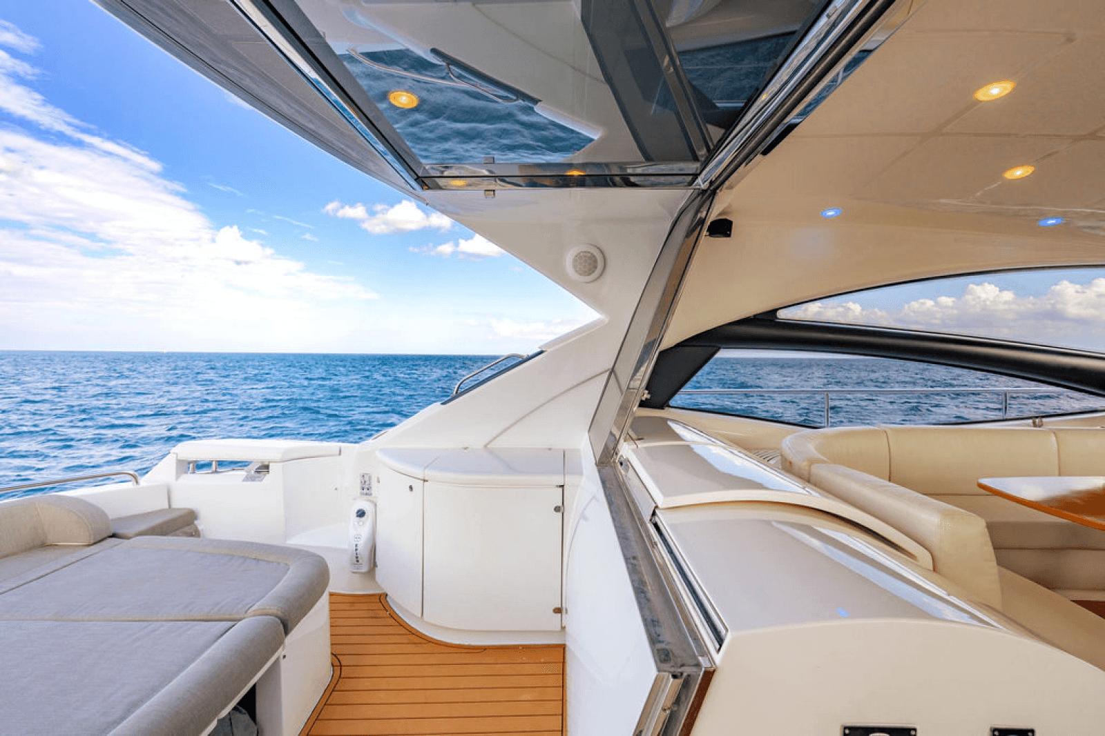 2006 Pershing 62 - Photo 11