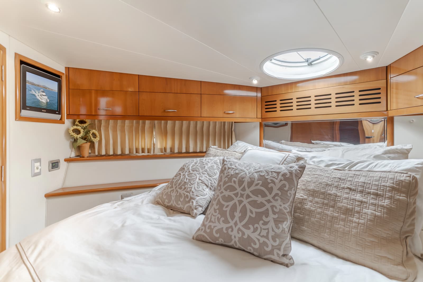 2006 Carver 46 Motor Yacht - Photo 15