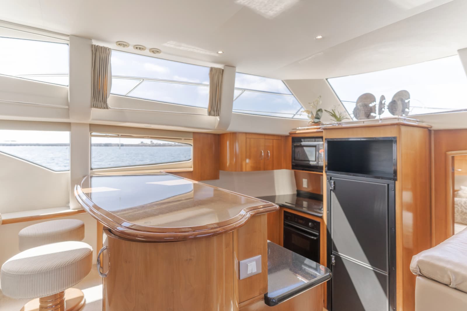 2006 Carver 46 Motor Yacht - Photo 13