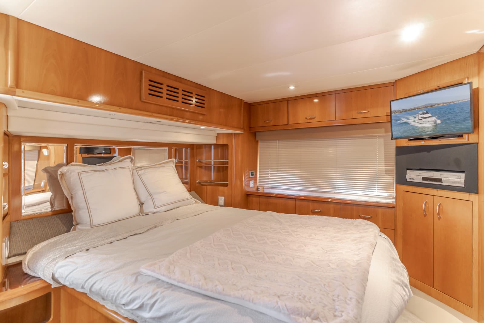 2006 Carver 46 Motor Yacht - Photo 17