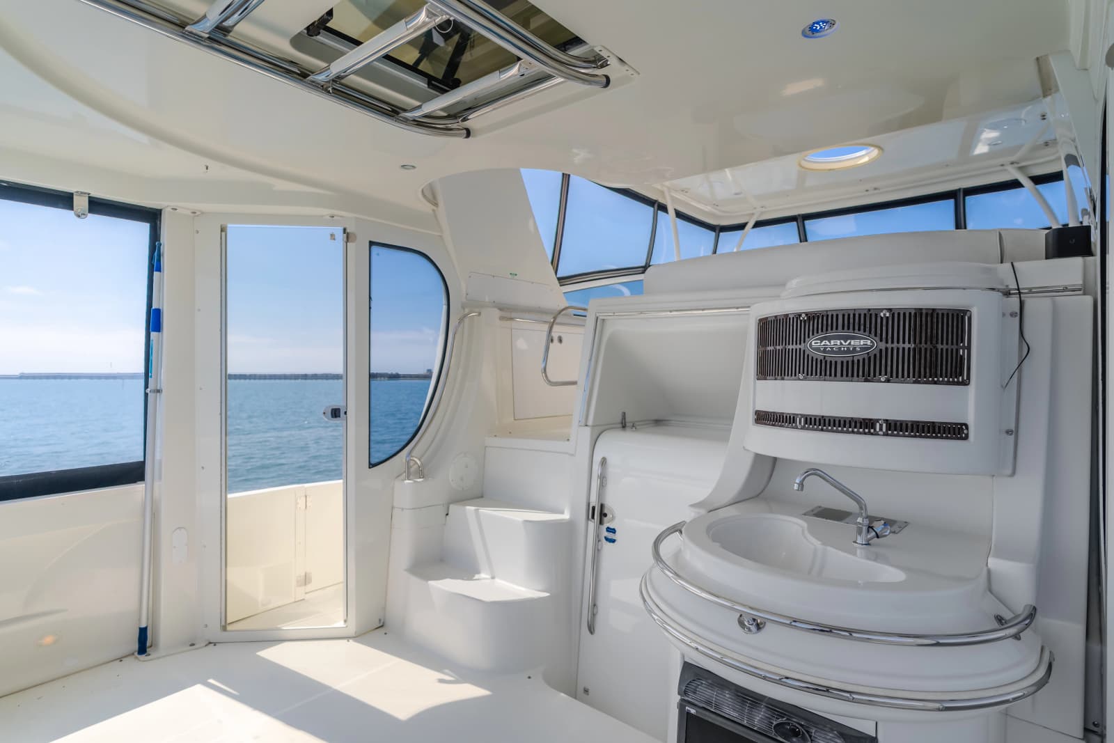 2006 Carver 46 Motor Yacht - Photo 6