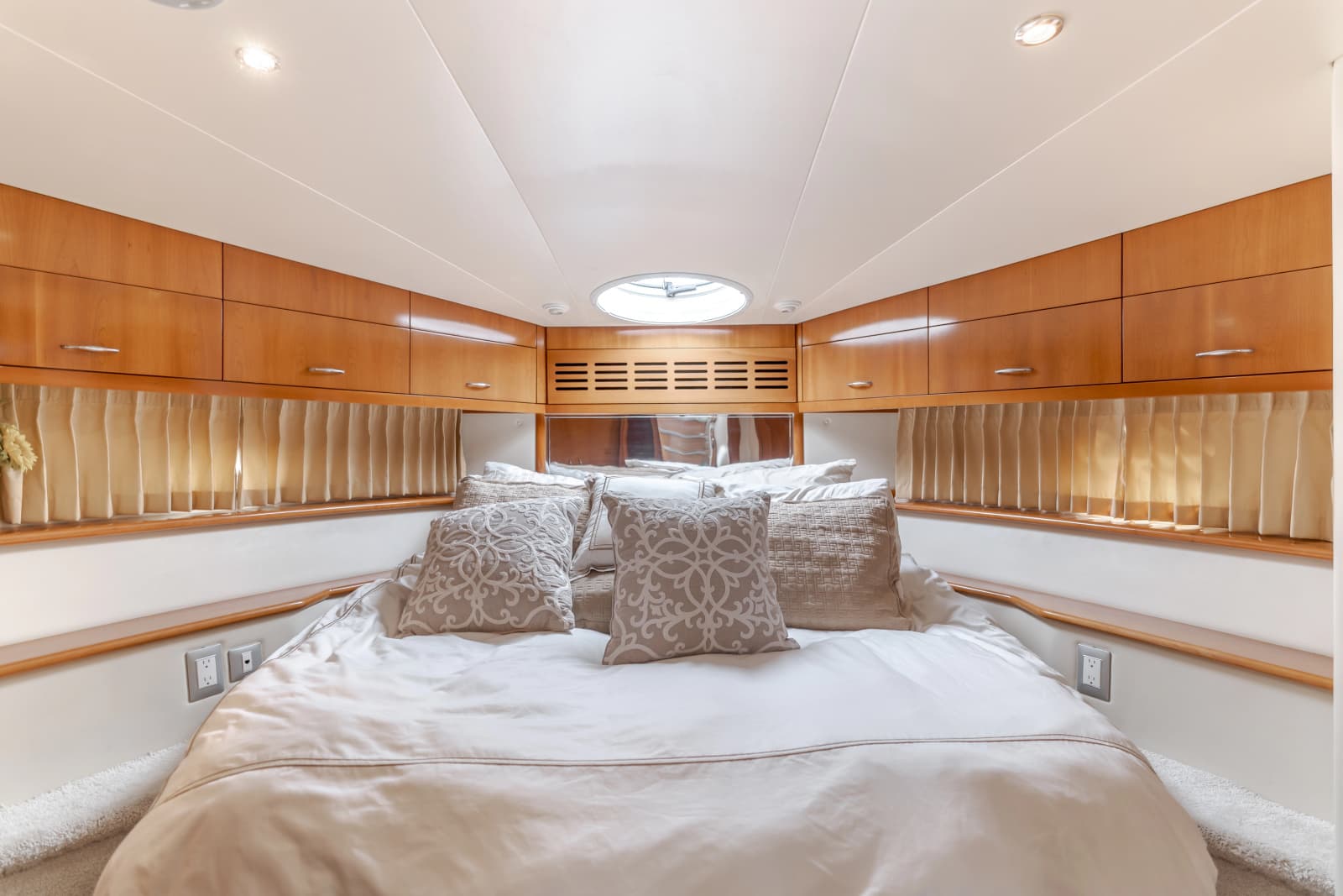 2006 Carver 46 Motor Yacht - Photo 16