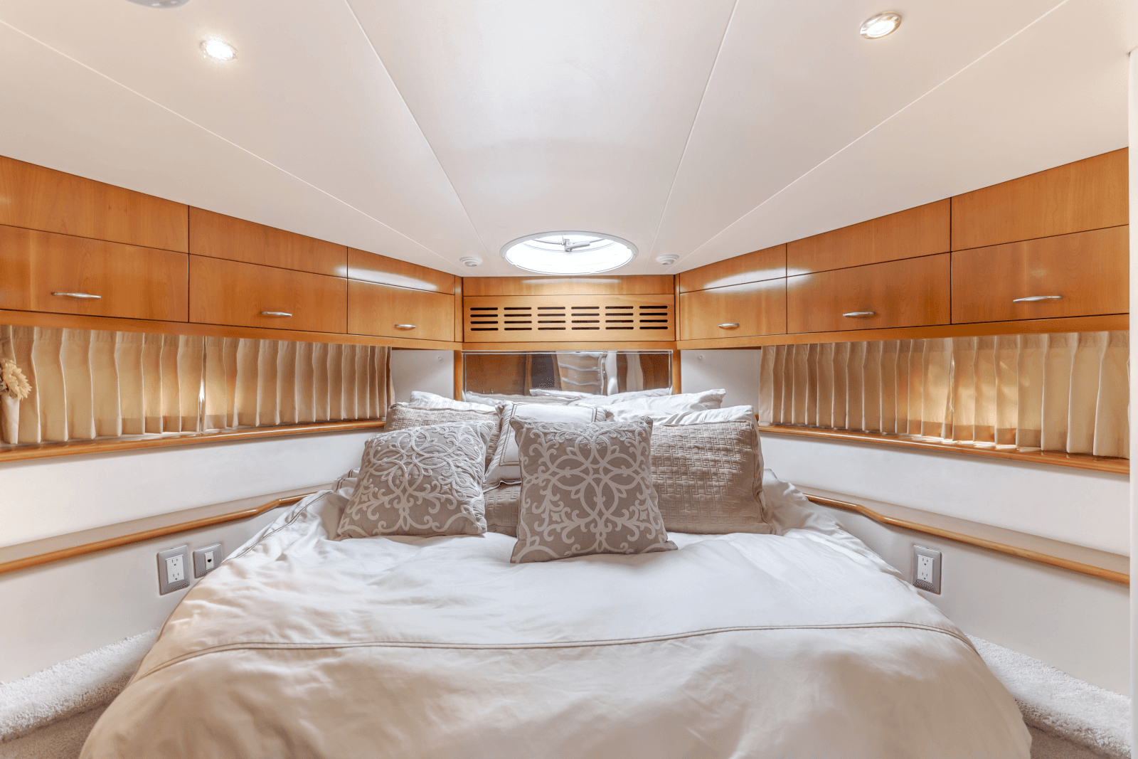 2006 Carver 46 Motor Yacht - Photo 16