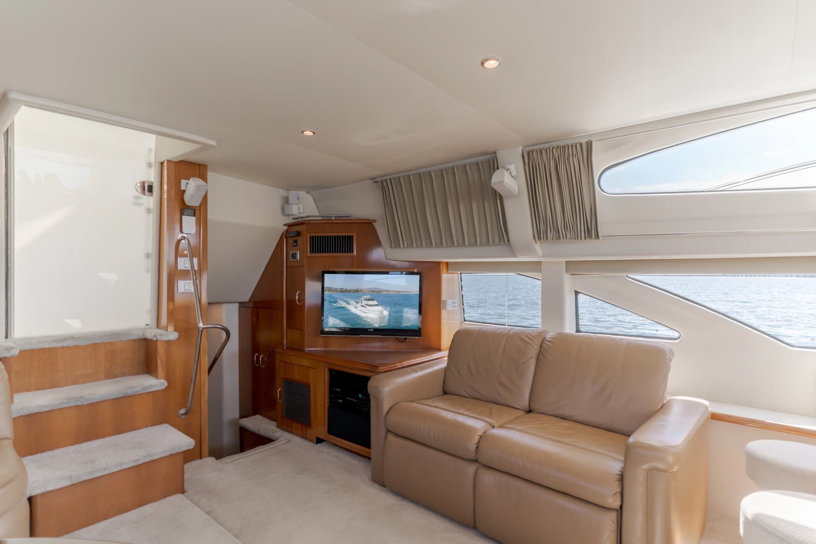 2006 Carver 46 Motor Yacht - Photo 12