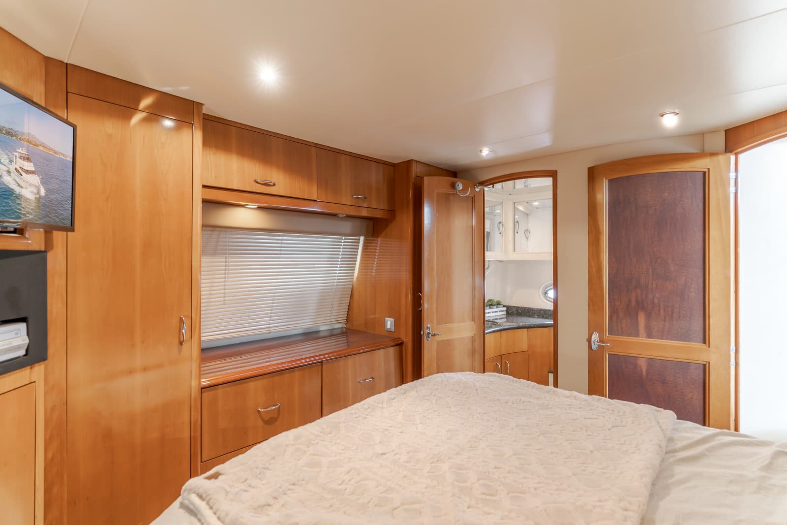 2006 Carver 46 Motor Yacht - Photo 18