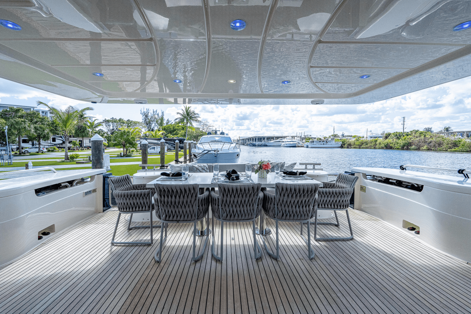 2006 Ferretti Yachts 830 - Photo 14