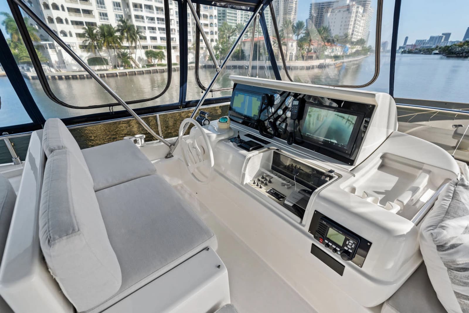 2006 Ferretti Yachts 830 - Photo 29