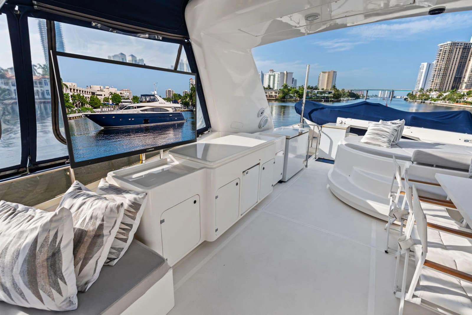 2006 Ferretti Yachts 830 - Photo 25