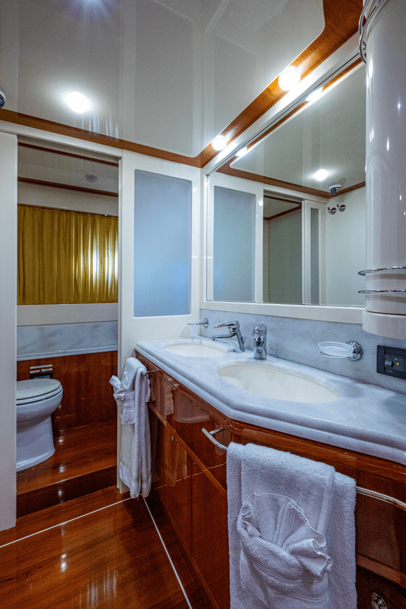 2006 Ferretti Yachts 830 - Photo 51