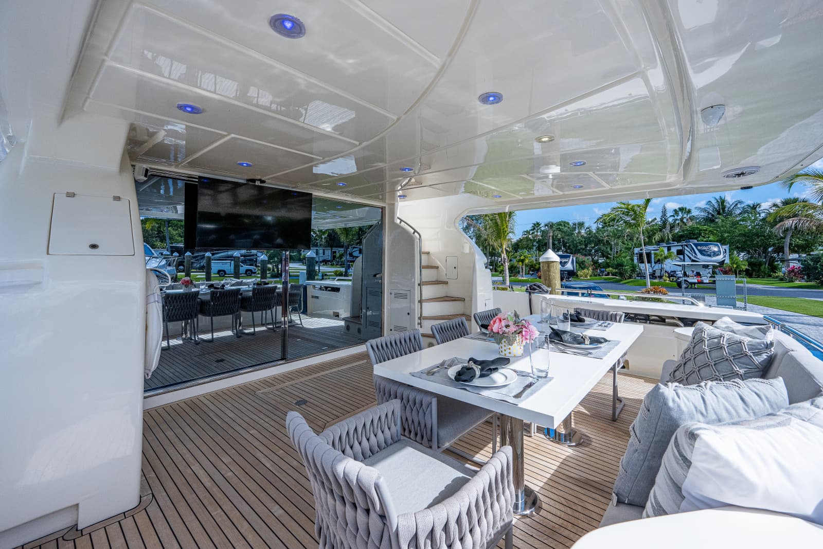 2006 Ferretti Yachts 830 - Photo 12