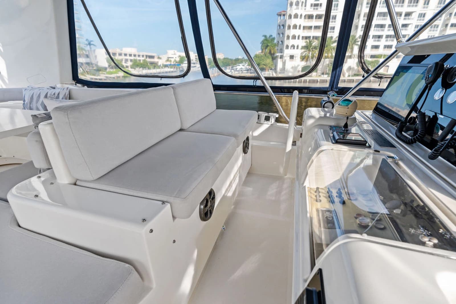 2006 Ferretti Yachts 830 - Photo 28