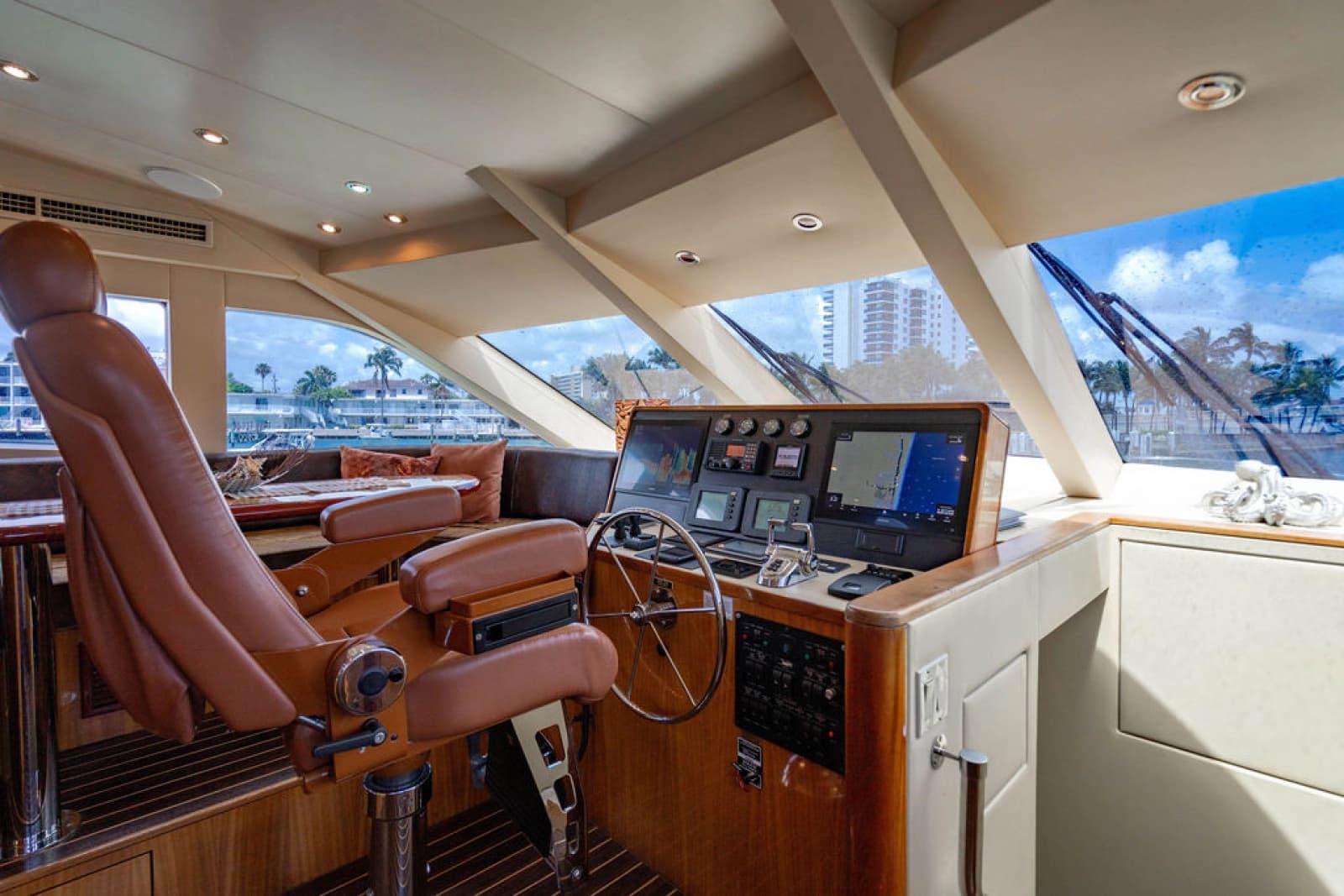 2006 Hatteras 64 Motor Yacht - Photo 15