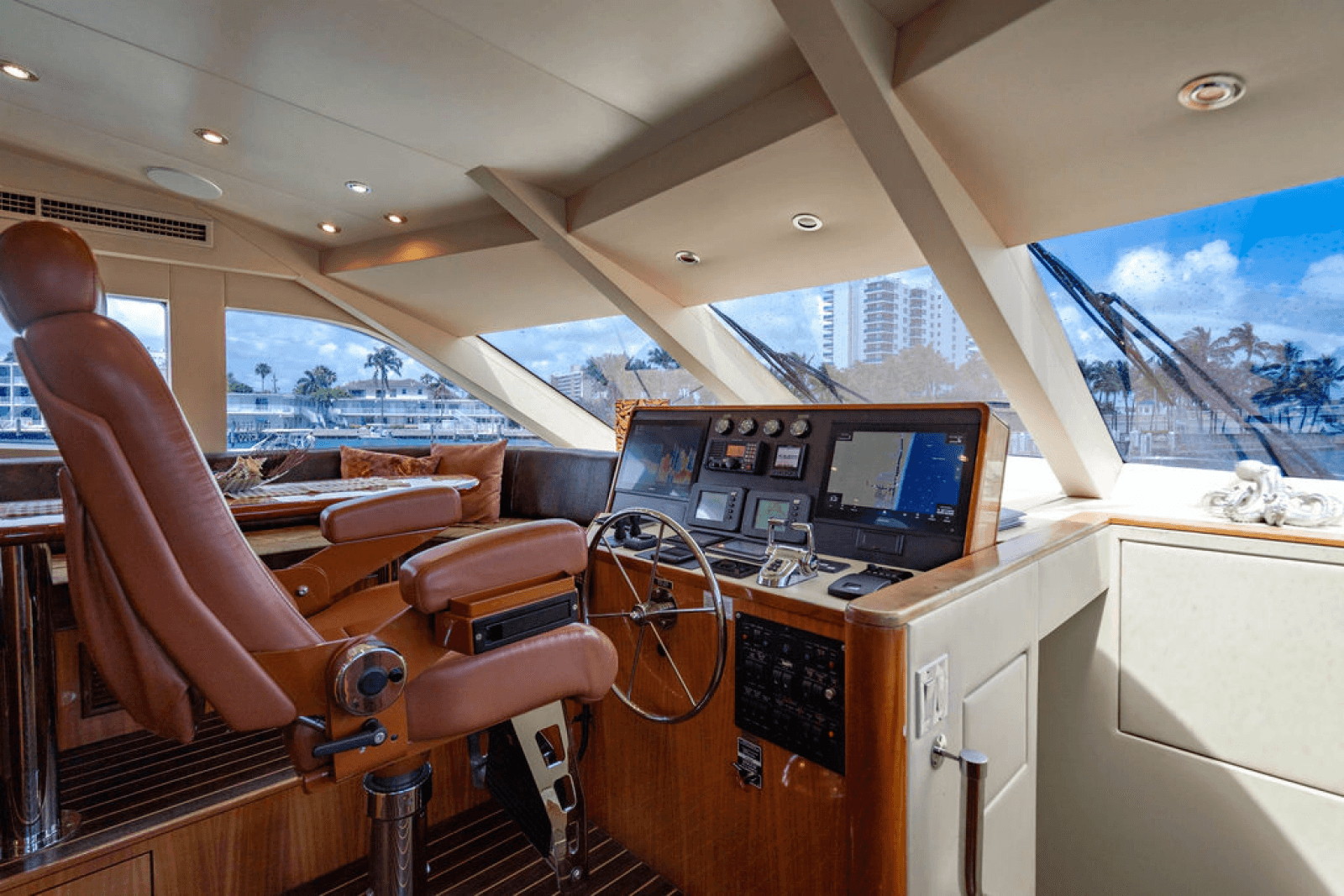 2006 Hatteras 64 Motor Yacht - Photo 15