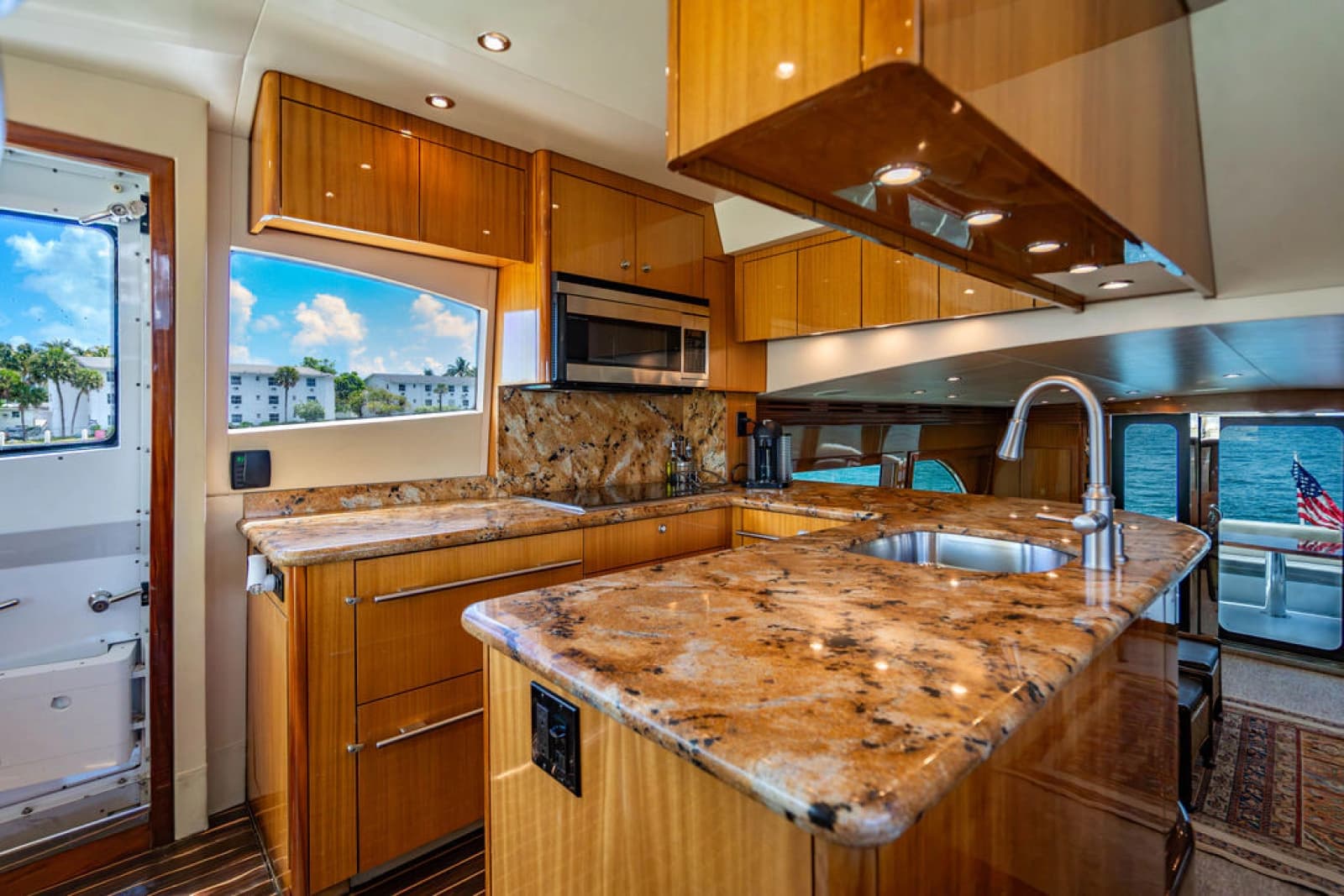 2006 Hatteras 64 Motor Yacht - Photo 16