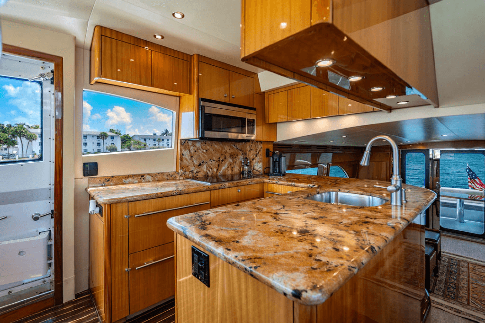 2006 Hatteras 64 Motor Yacht - Photo 16
