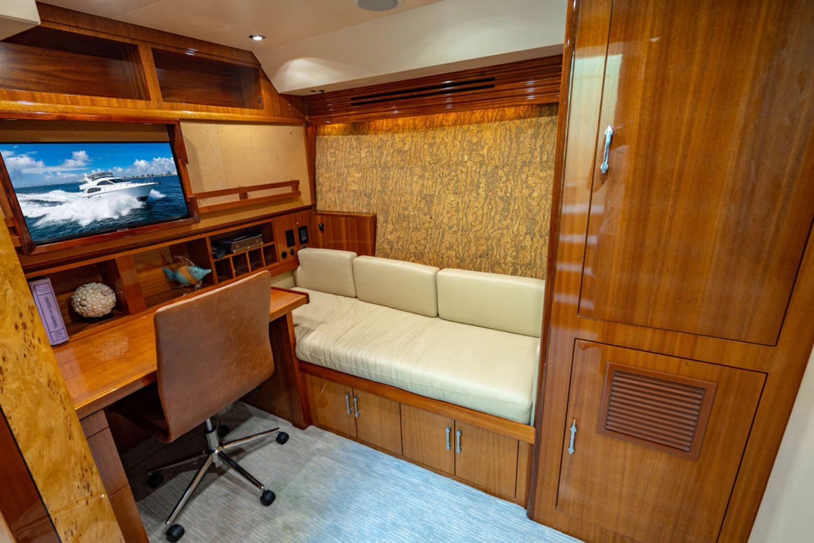 2006 Hatteras 64 Motor Yacht - Photo 28