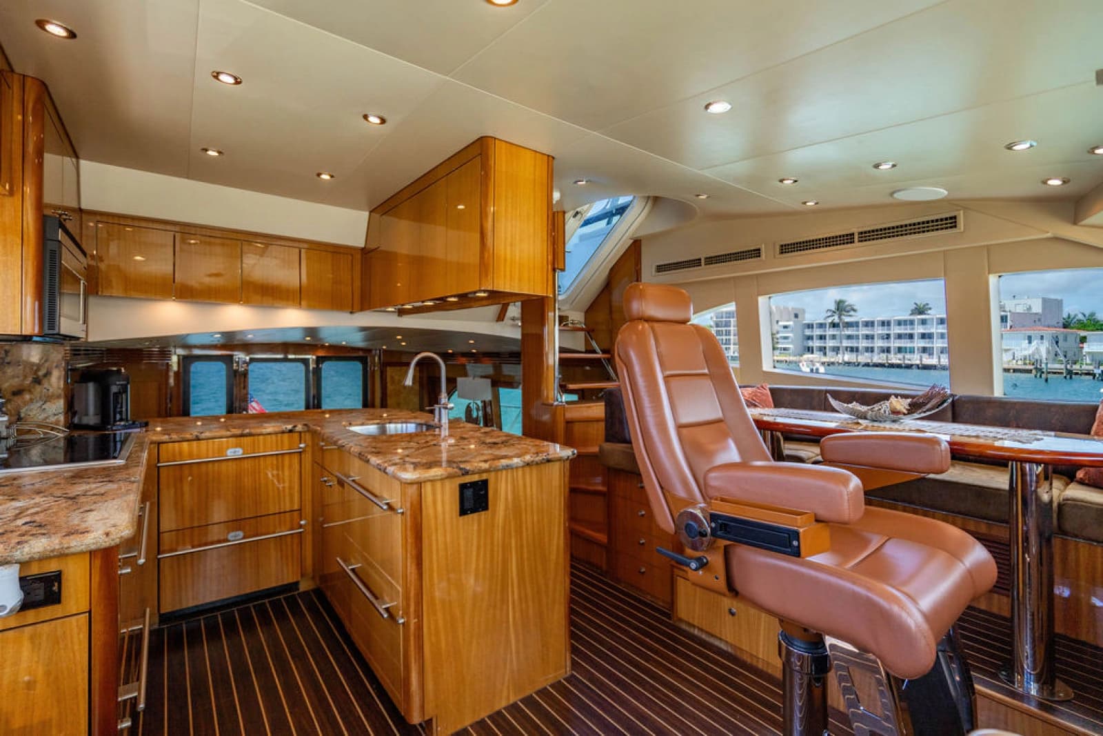 2006 Hatteras 64 Motor Yacht - Photo 14
