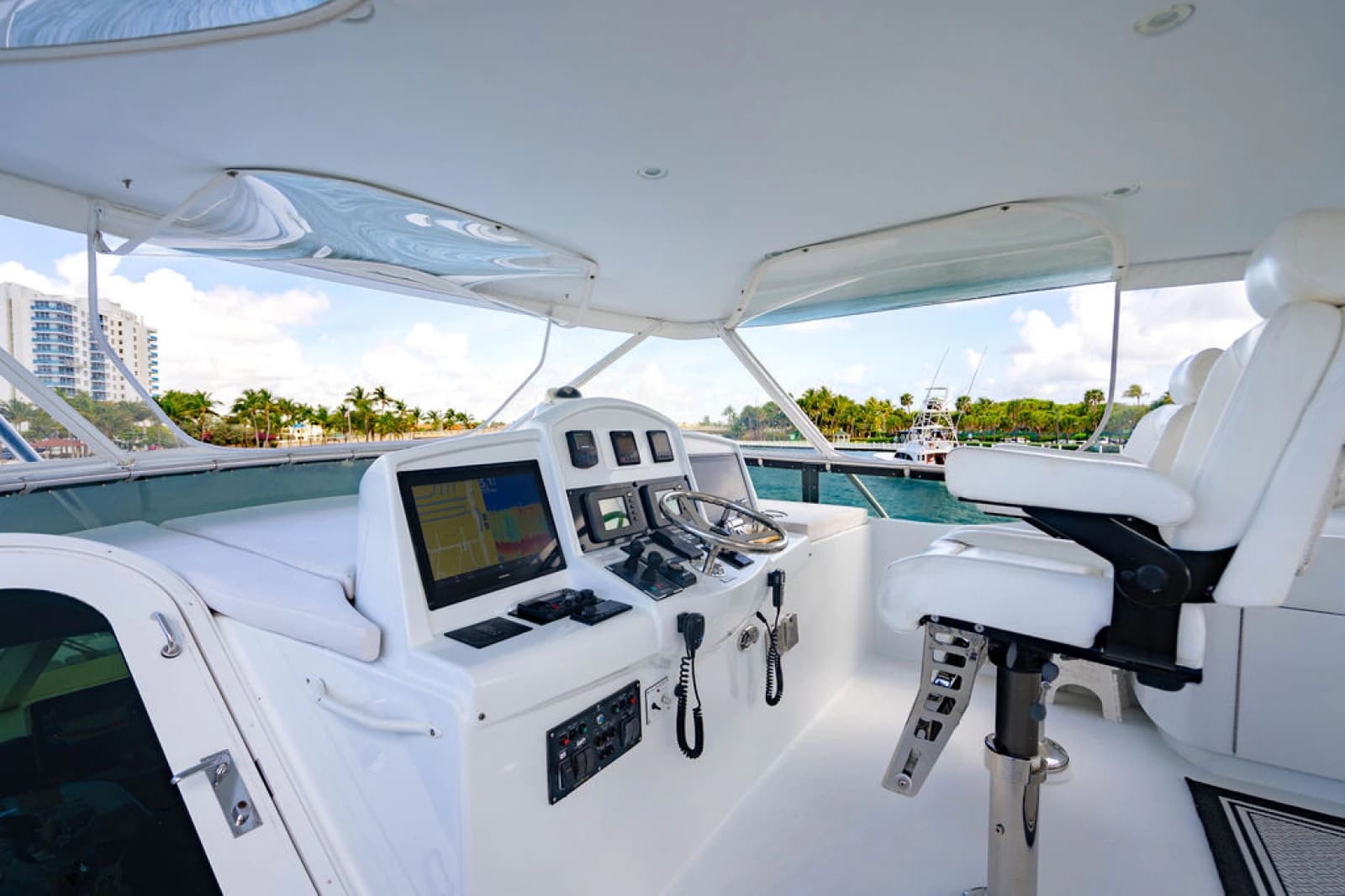 2006 Hatteras 64 Motor Yacht - Photo 18