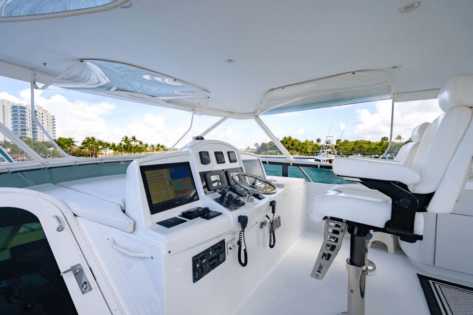 2006 Hatteras 64 Motor Yacht - Photo 18