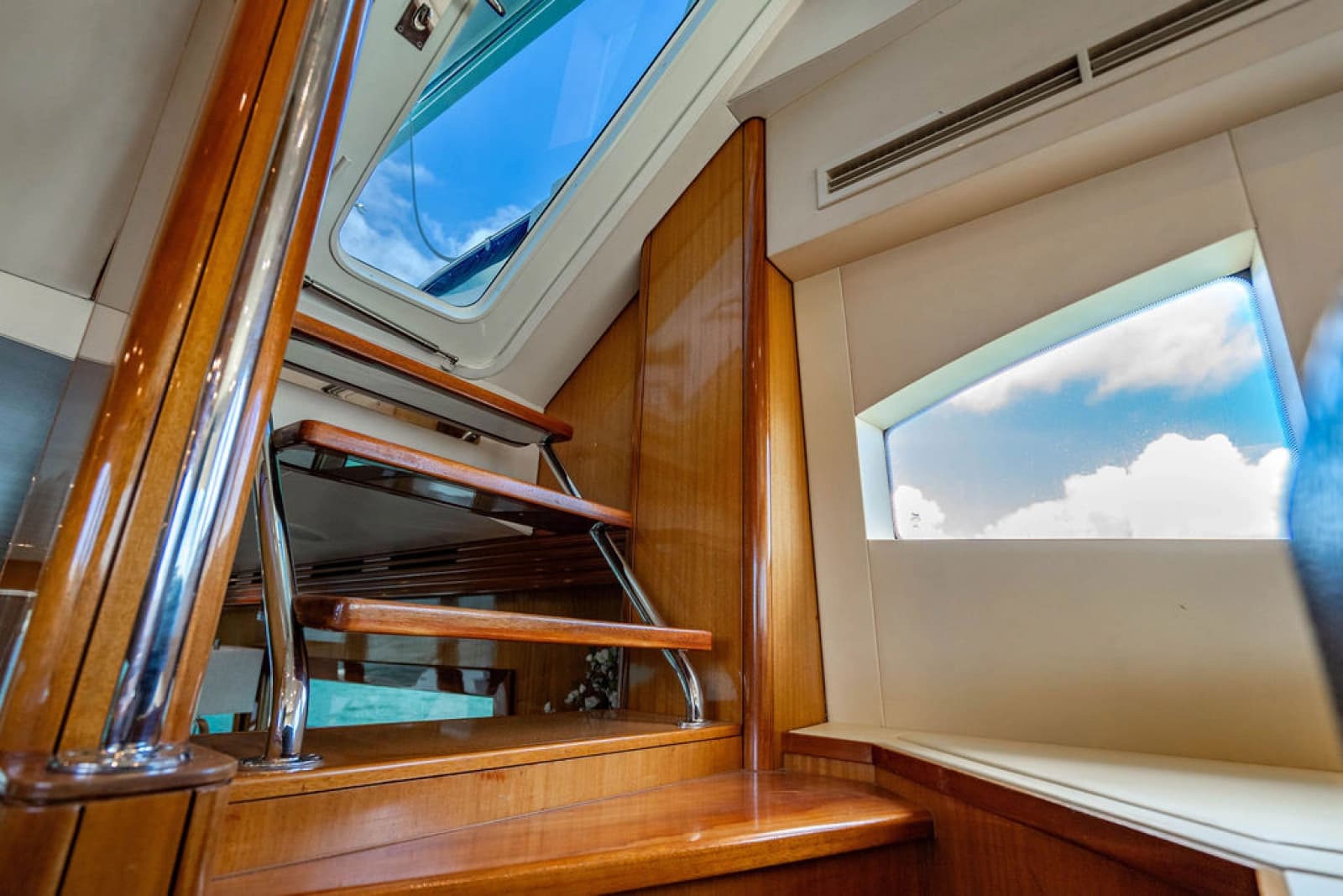 2006 Hatteras 64 Motor Yacht - Photo 17