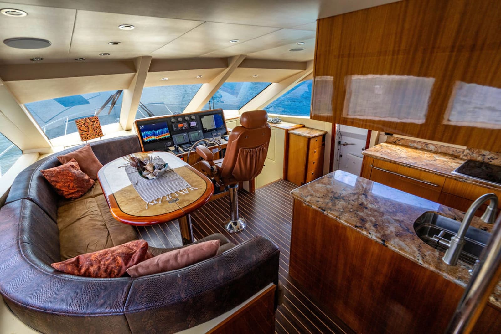 2006 Hatteras 64 Motor Yacht - Photo 13