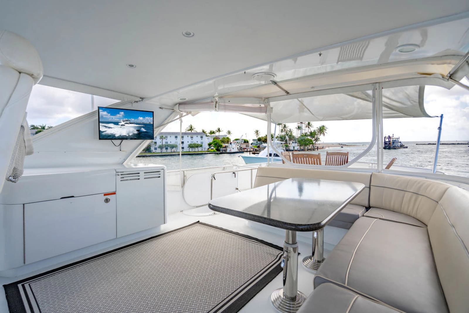 2006 Hatteras 64 Motor Yacht - Photo 21