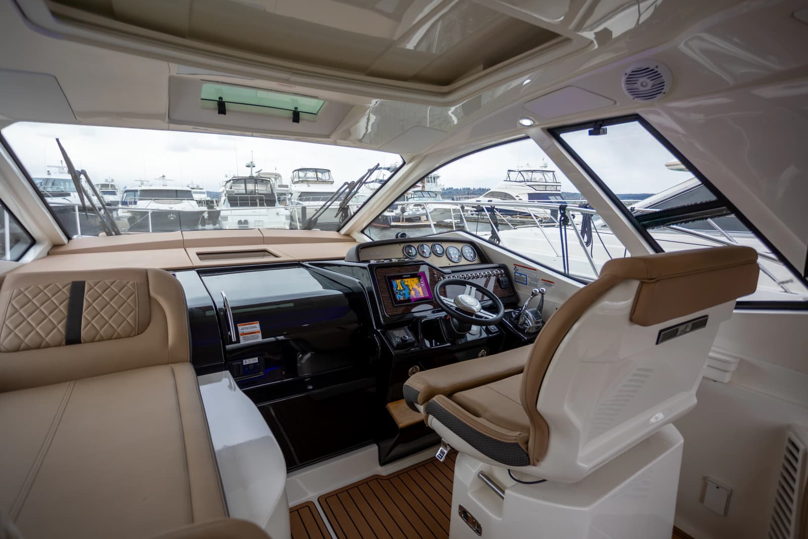 2018 Sea Ray Sundancer 350 Coupe - Rare Shaft Drive - Photo 14