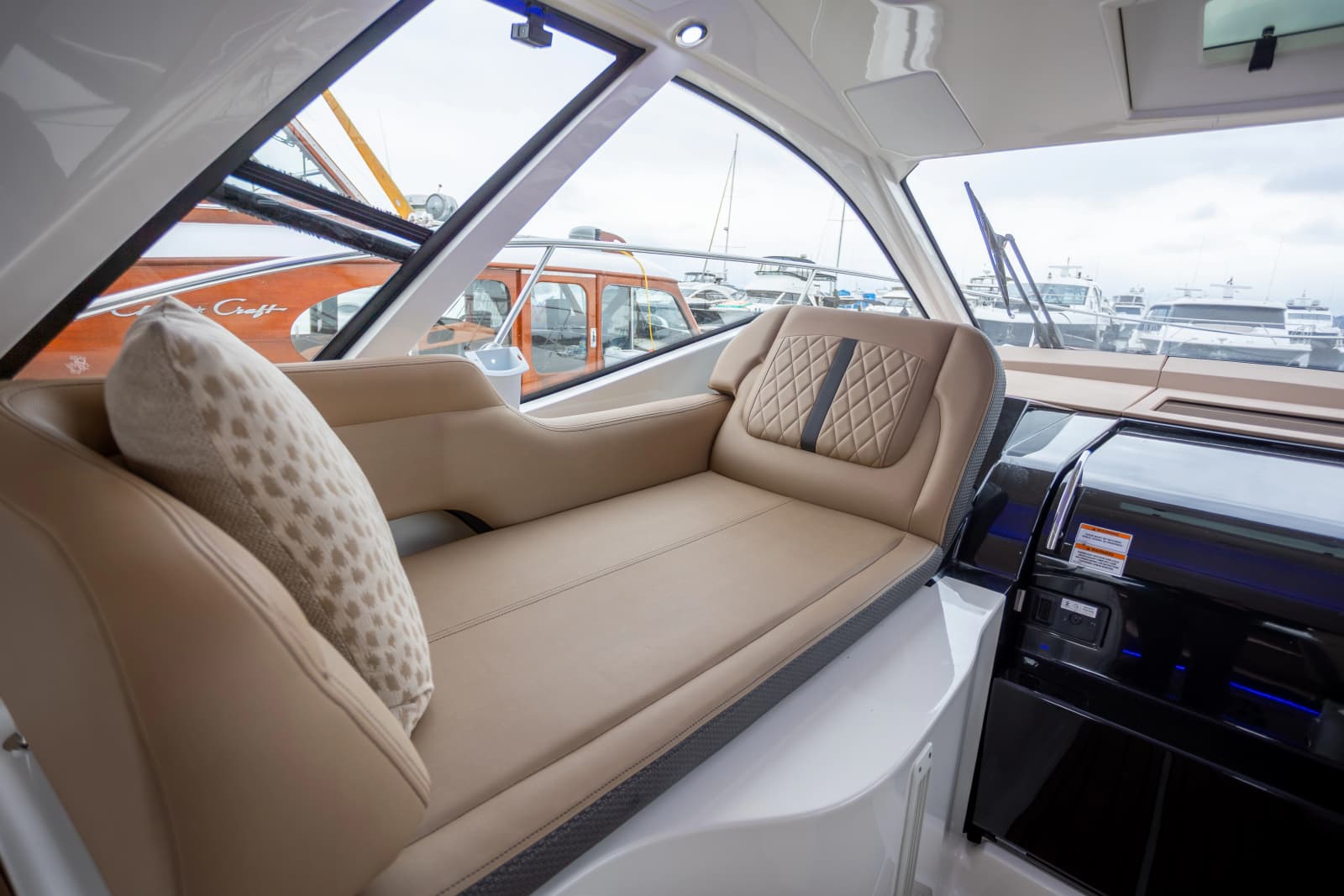 2018 Sea Ray Sundancer 350 Coupe - Rare Shaft Drive - Photo 13