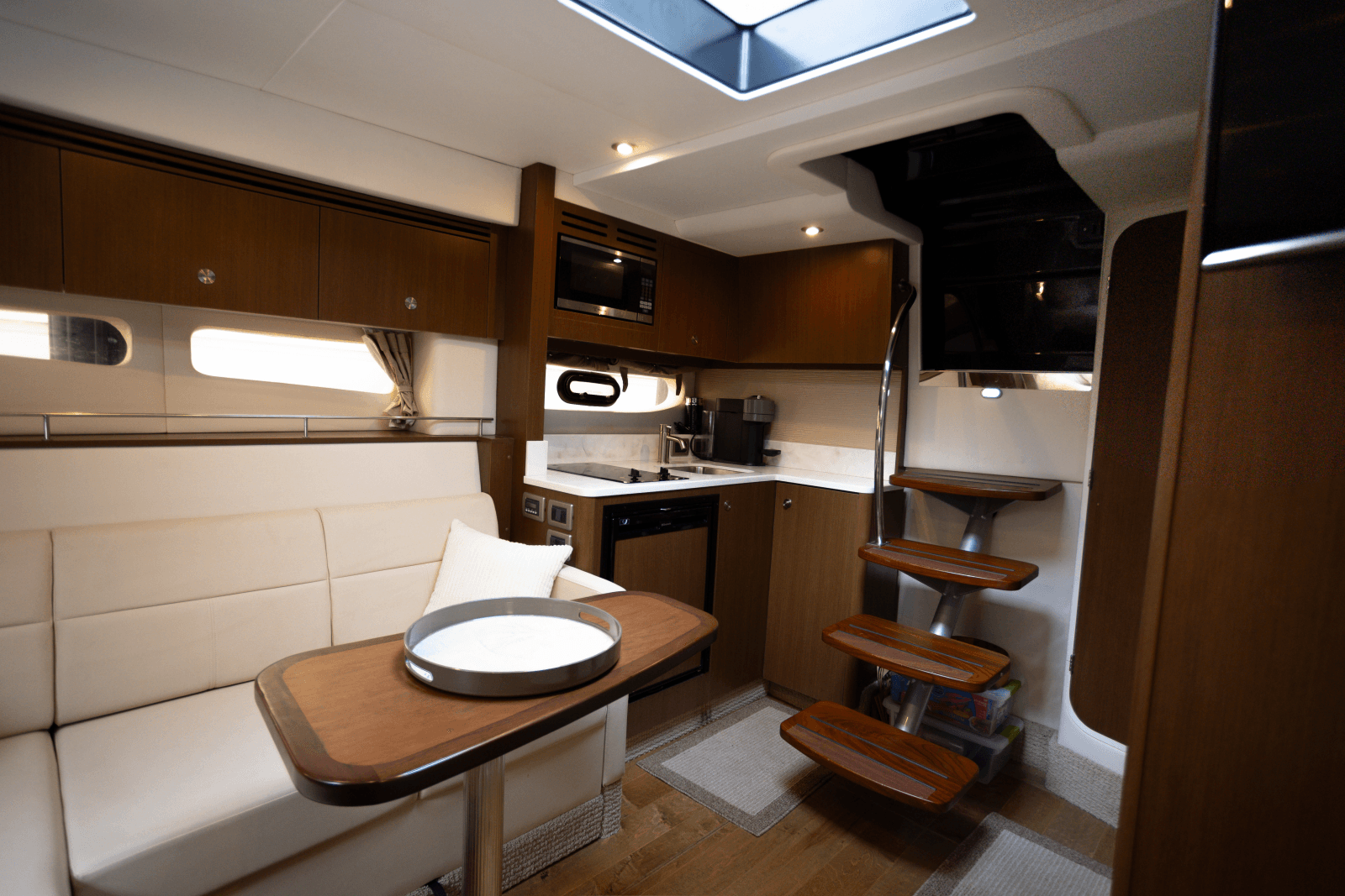 2018 Sea Ray Sundancer 350 Coupe - Rare Shaft Drive - Photo 17