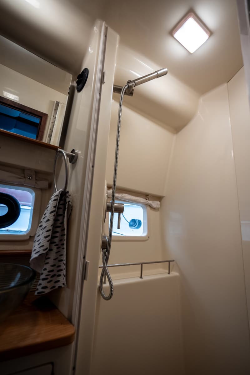 2018 Sea Ray Sundancer 350 Coupe - Rare Shaft Drive - Photo 26