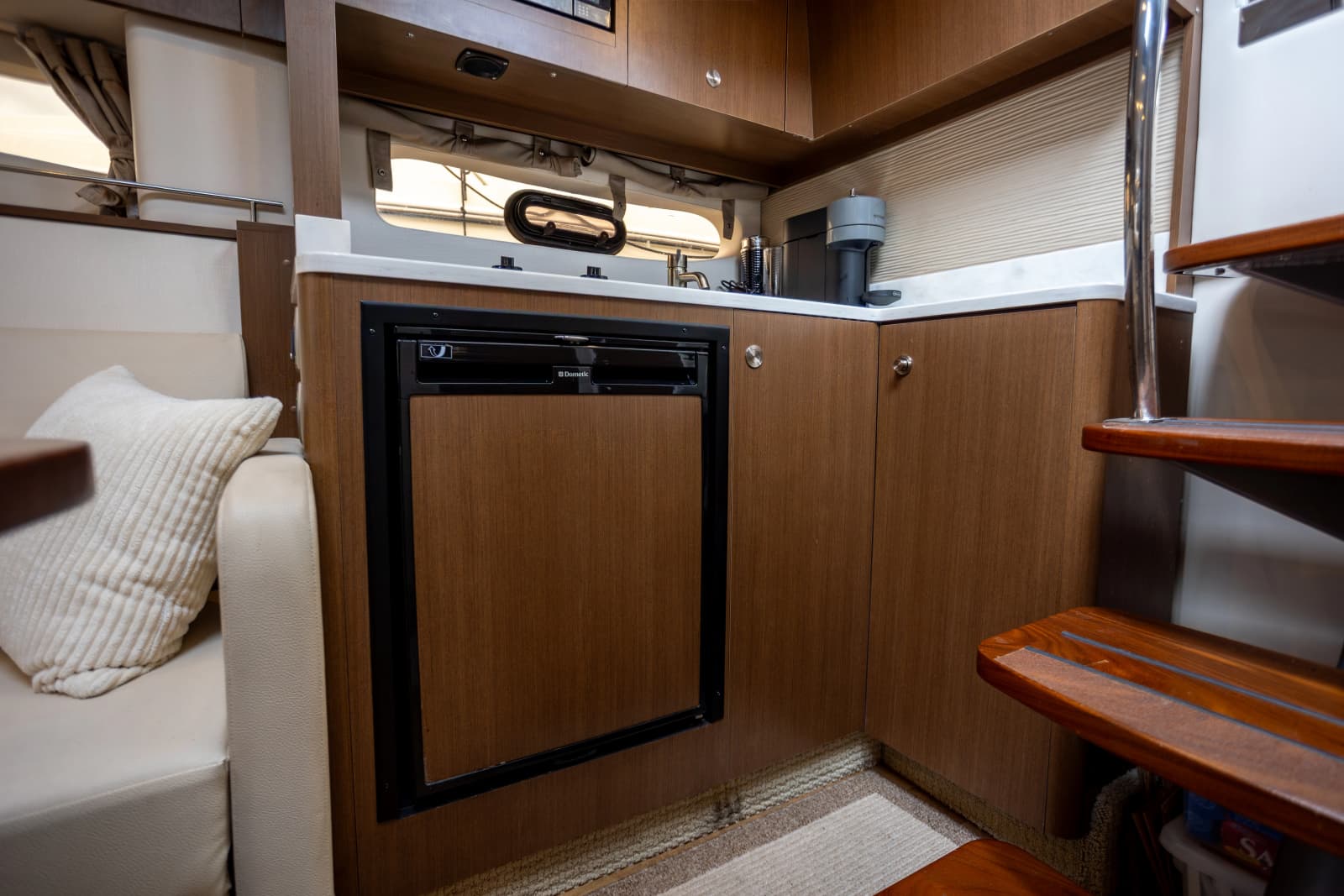 2018 Sea Ray Sundancer 350 Coupe - Rare Shaft Drive - Photo 20
