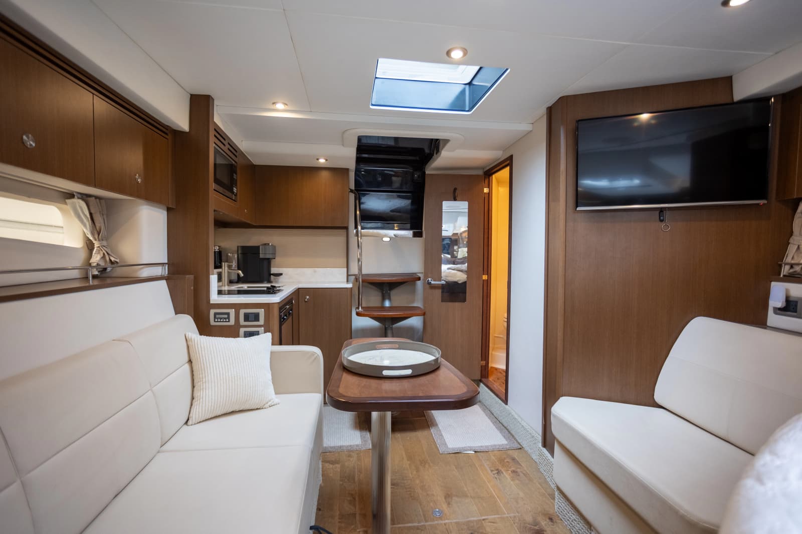 2018 Sea Ray Sundancer 350 Coupe - Rare Shaft Drive - Photo 23