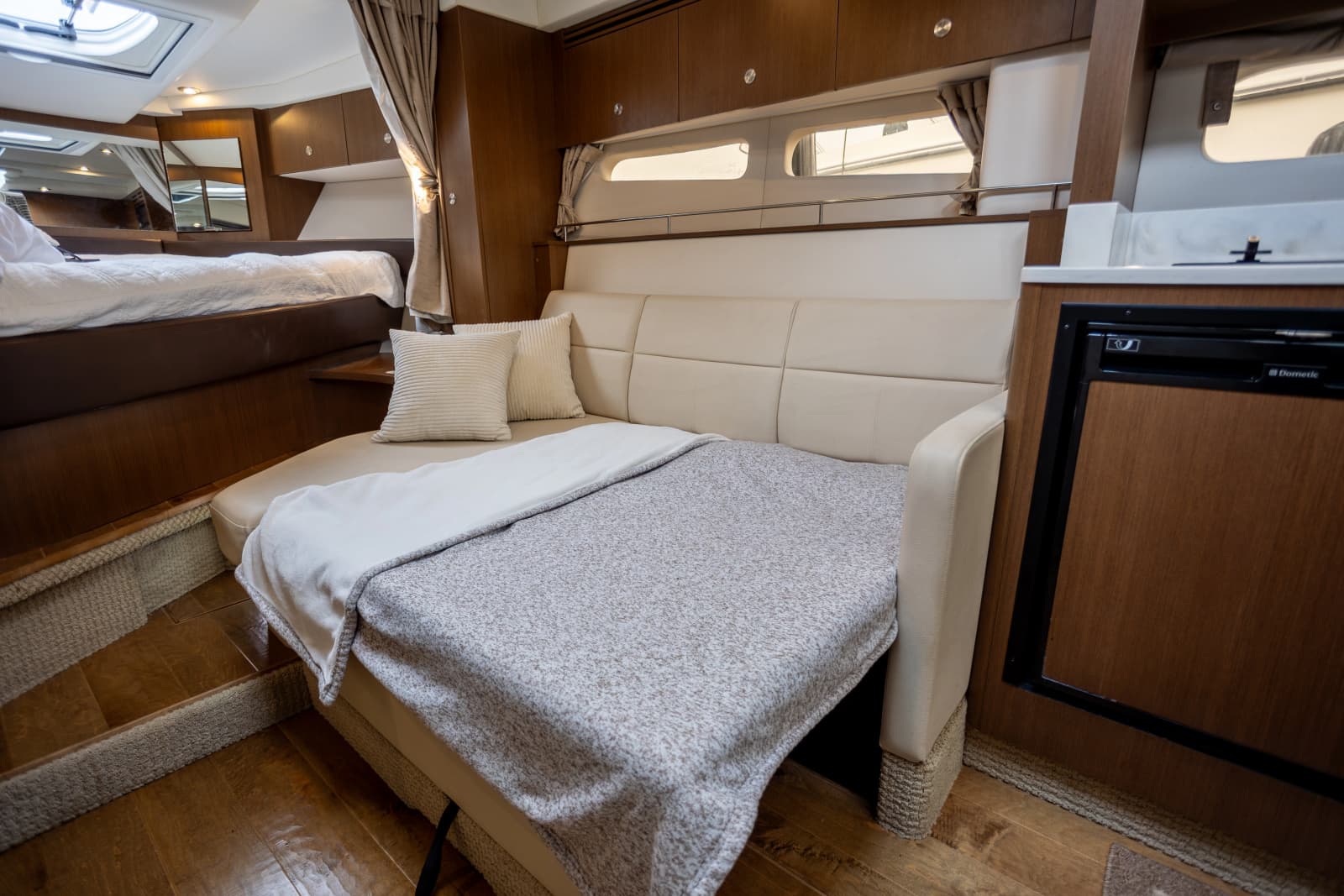 2018 Sea Ray Sundancer 350 Coupe - Rare Shaft Drive - Photo 22